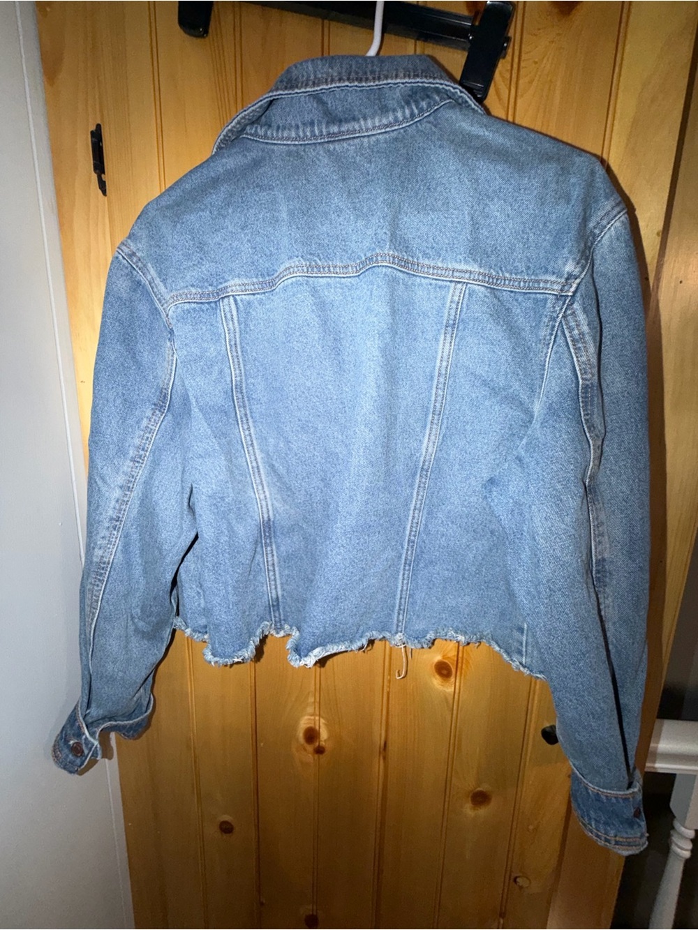 Victoria’s Secret PINK Cropped Raw Hem Women’s Denim Jacket- Size Medium - Picture 2 of 6